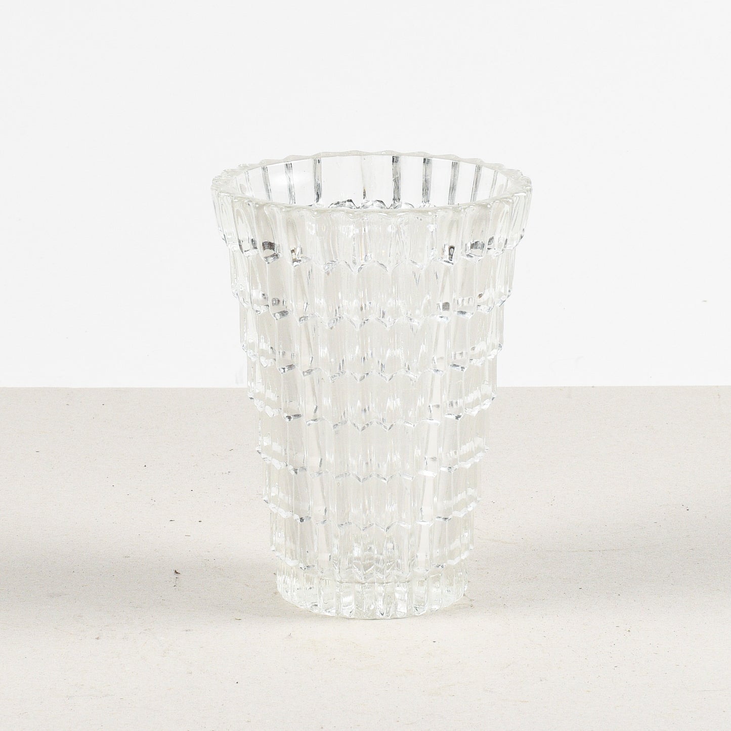 vaso in vetro istoriato stile liberty
