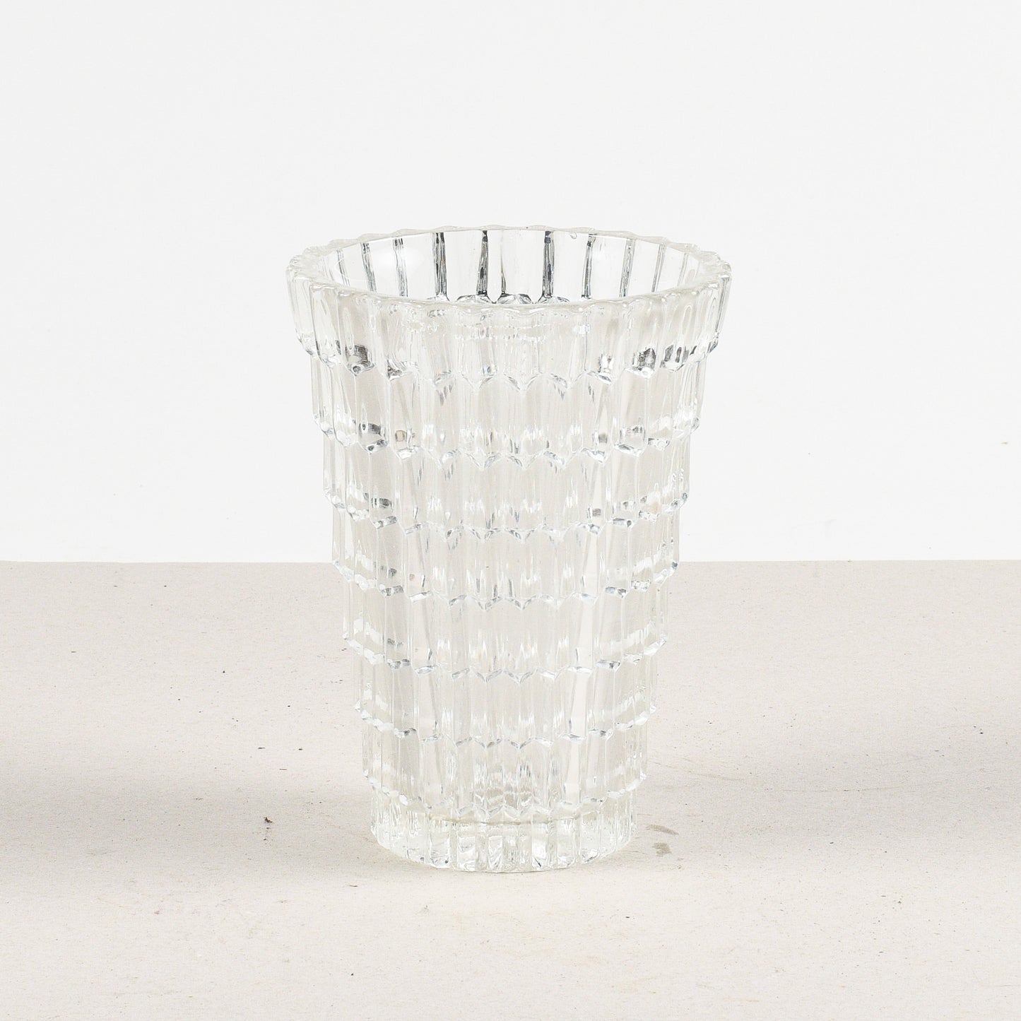 vaso in vetro istoriato stile liberty