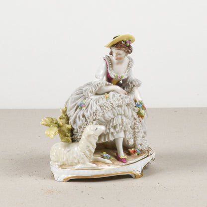 Statuina dama con agnello Capodimonte XX secolo