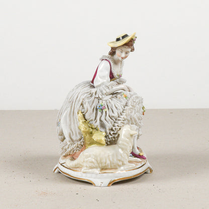 Statuina dama con agnello Capodimonte XX secolo