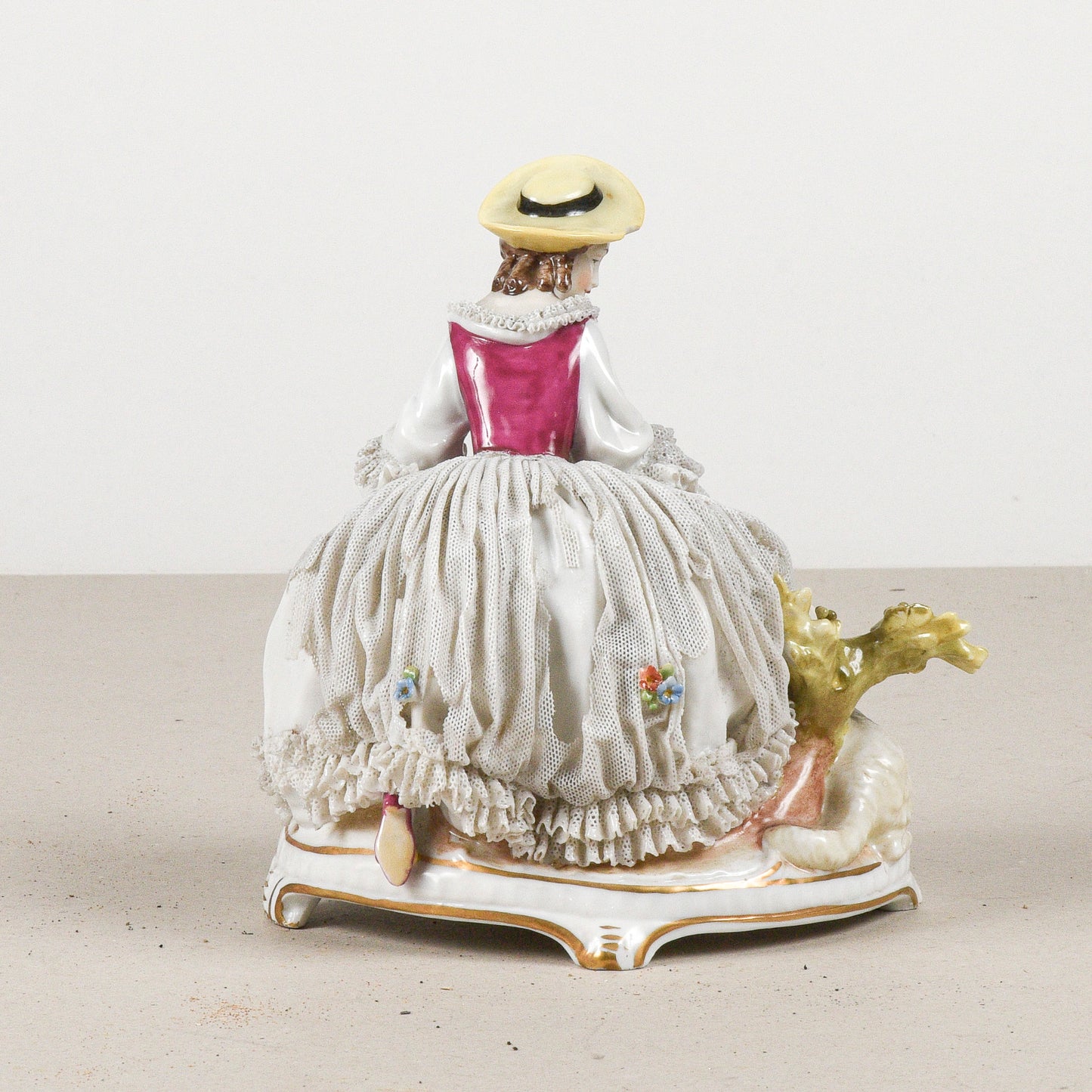 Statuina dama con agnello Capodimonte XX secolo