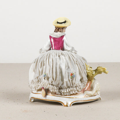 Statuina dama con agnello Capodimonte XX secolo
