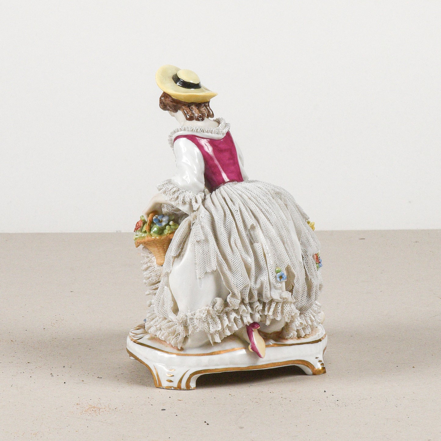 Statuina dama con agnello Capodimonte XX secolo