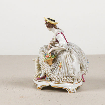 Statuina dama con agnello Capodimonte XX secolo