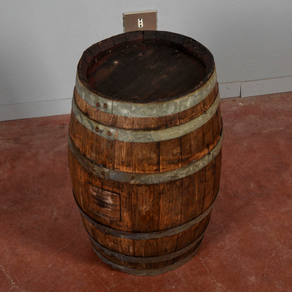 Piccola botte da vino con doghe di legno e fasce metallo XX secolo
