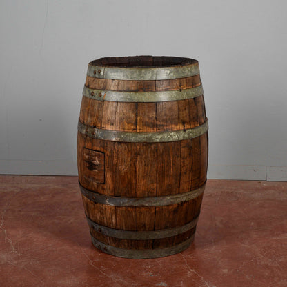 Piccola botte da vino con doghe di legno e fasce metallo XX secolo