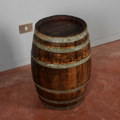 Piccola botte da vino con doghe di legno e fasce metallo XX secolo