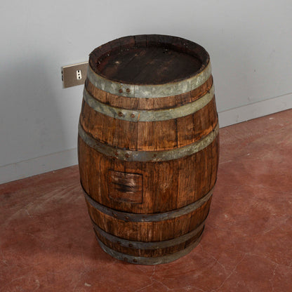 Piccola botte da vino con doghe di legno e fasce metallo XX secolo