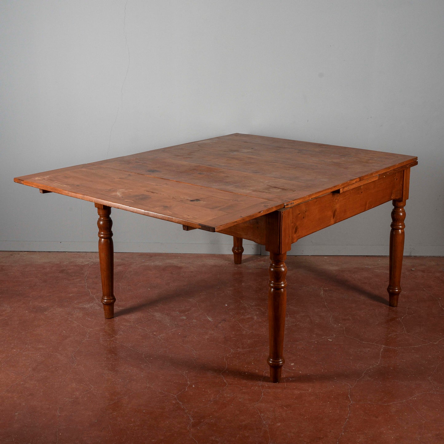 Tavolo rustico con cassetto e 2 allunghi