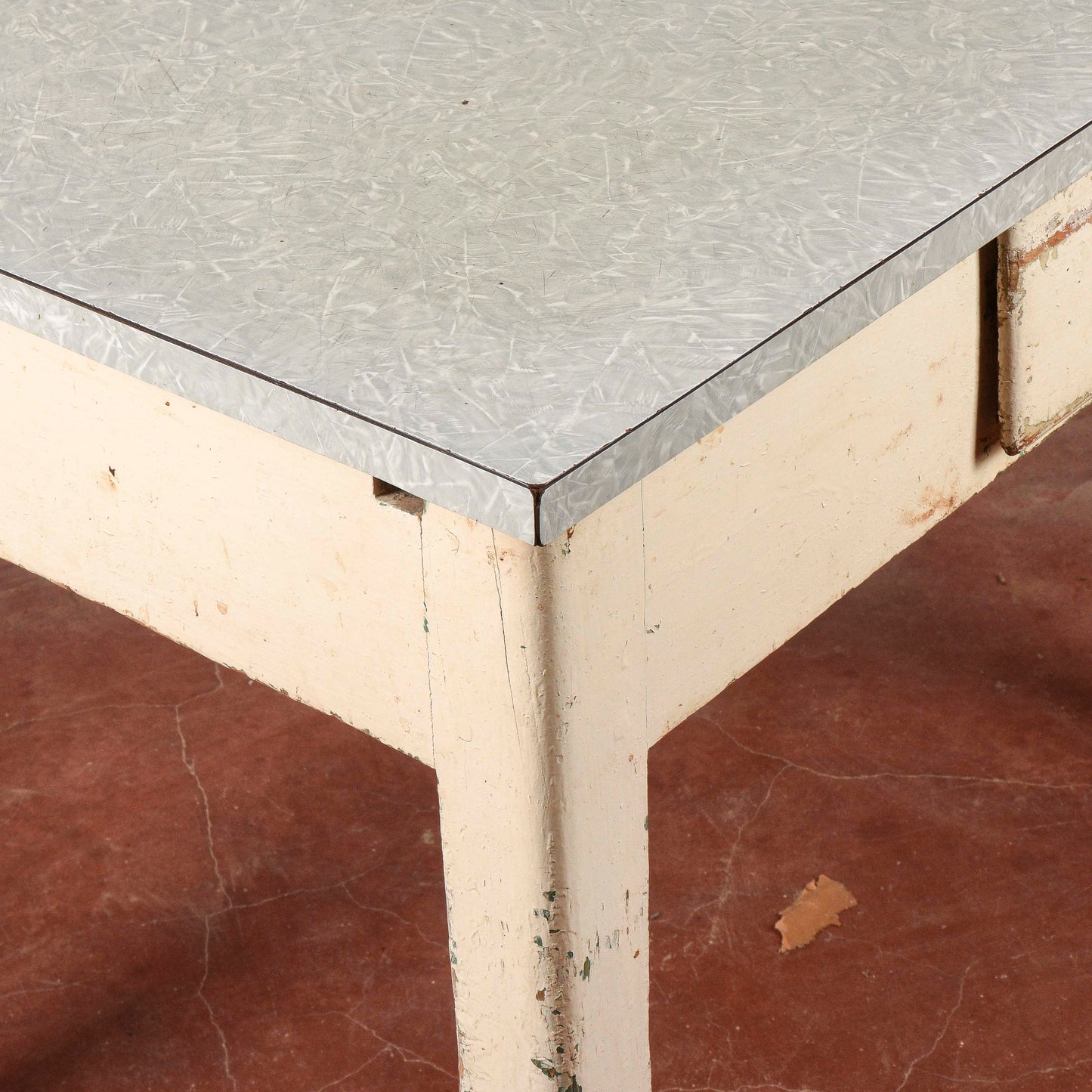 Tavolo da cucina anni 50 con piano in formica