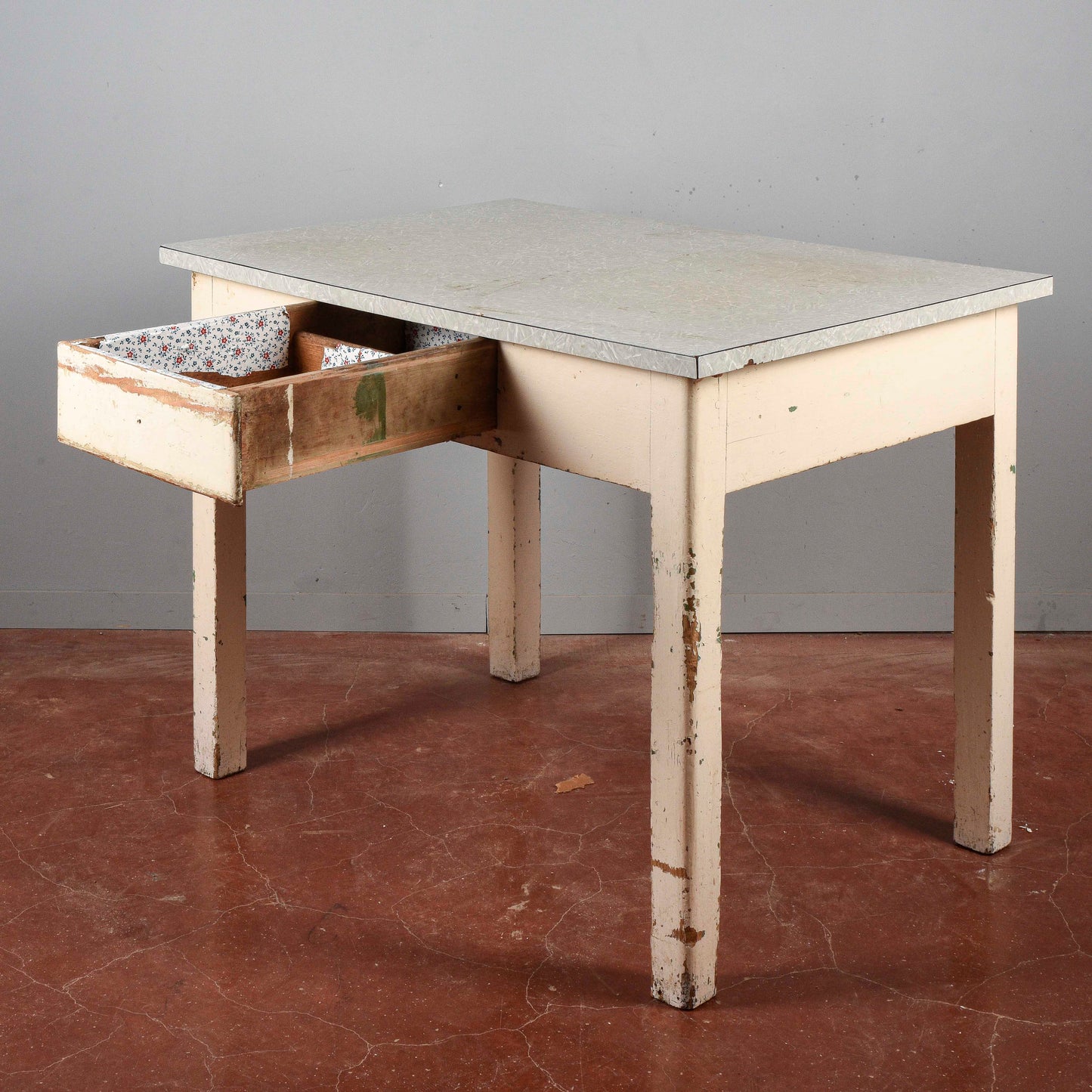 Tavolo da cucina anni 50 con piano in formica