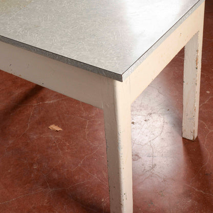 Tavolo da cucina anni 50 con piano in formica
