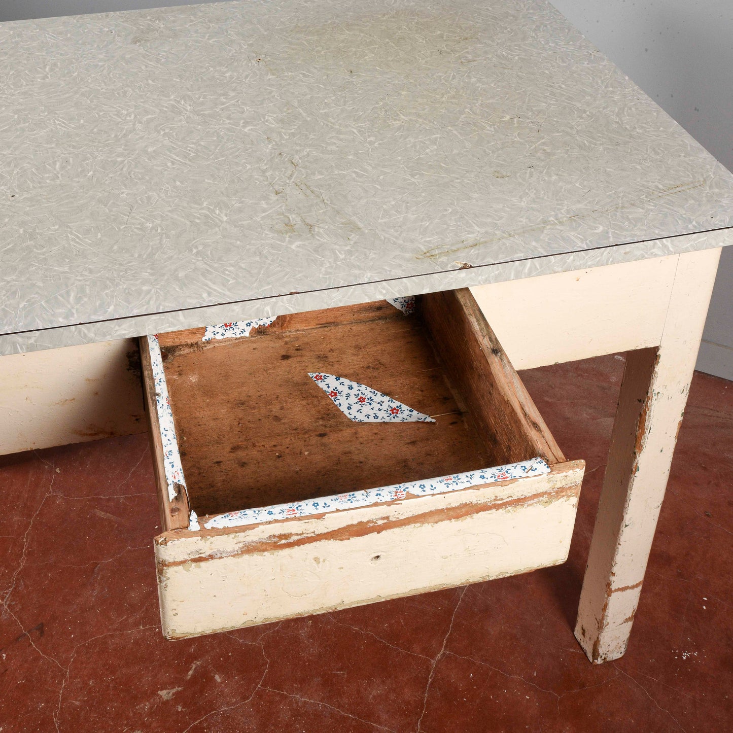 Tavolo da cucina anni 50 con piano in formica