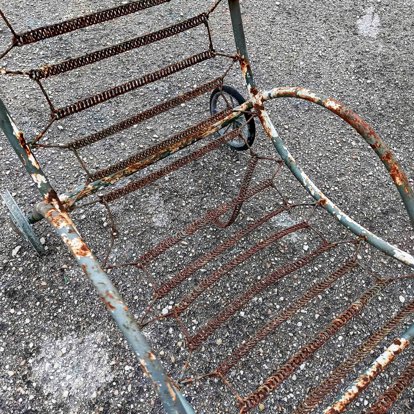 Lettino sdraio chaise-longue in ferro da giardino epoca XX secolo'
