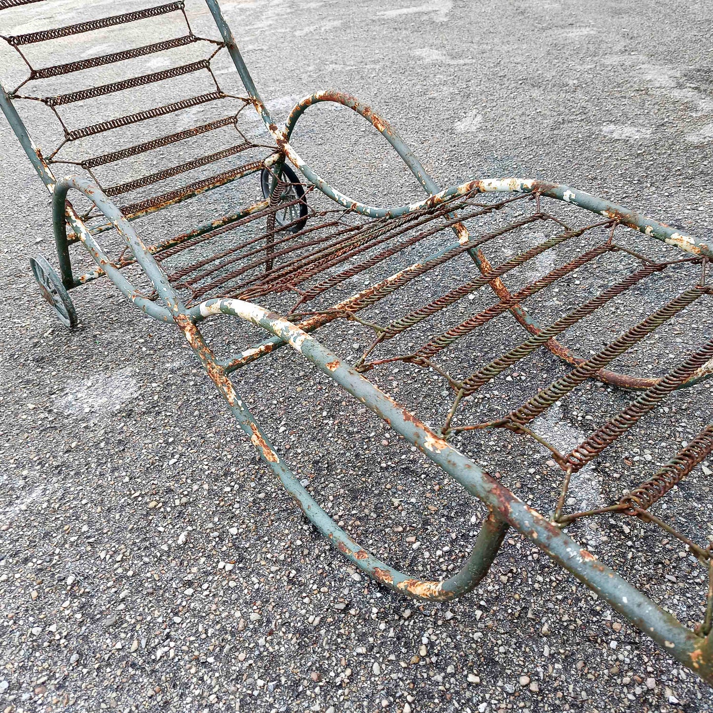 Lettino sdraio chaise-longue in ferro da giardino epoca XX secolo'