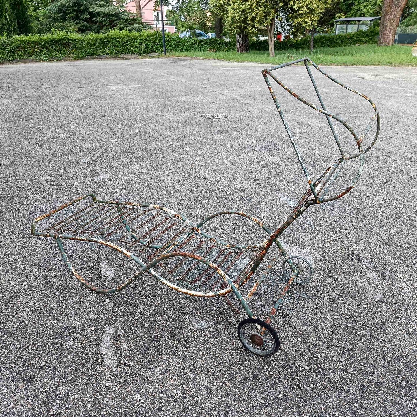 Lettino sdraio chaise-longue in ferro da giardino epoca XX secolo'