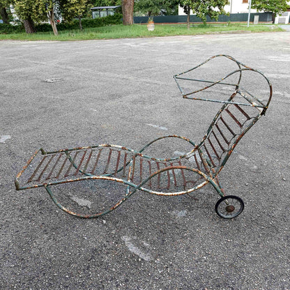 Lettino sdraio chaise-longue in ferro da giardino epoca XX secolo'