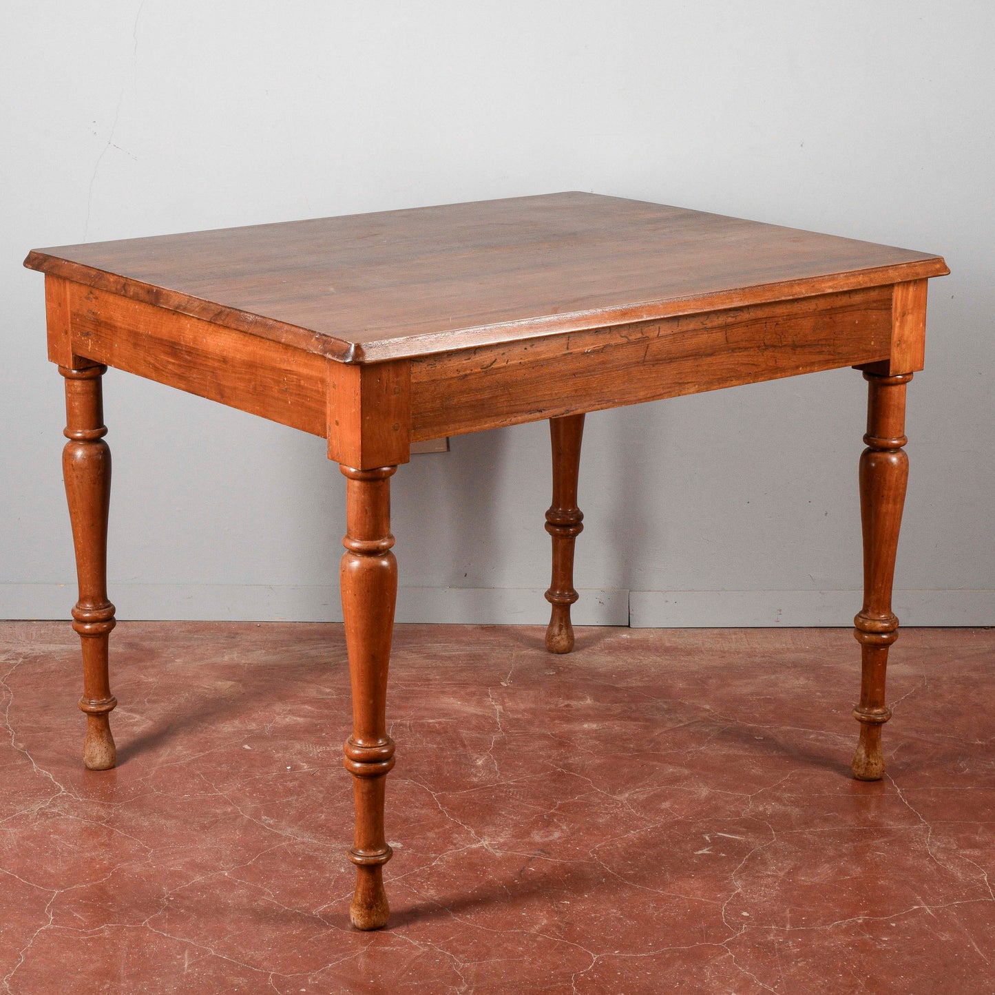 Tavolo legno massello gambe tornite cassetto
