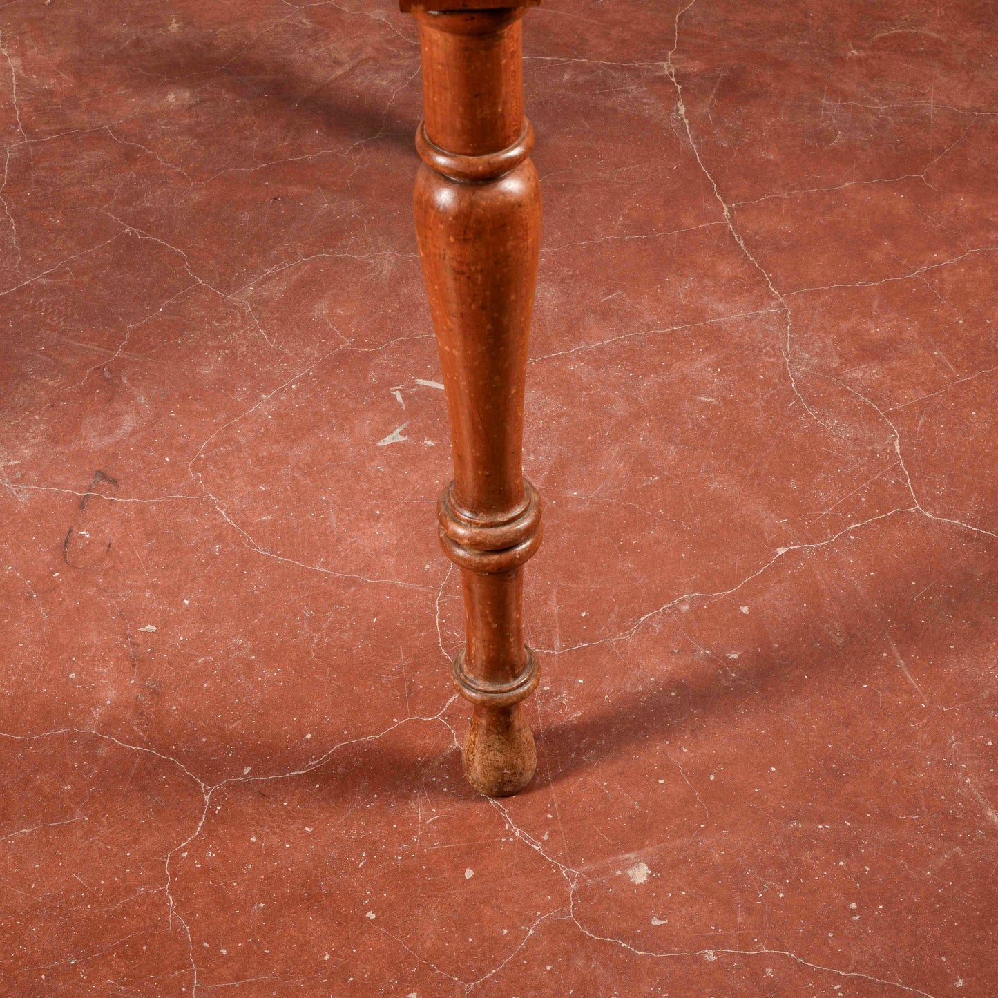 Tavolo legno massello gambe tornite cassetto