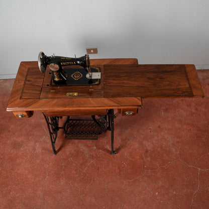 Macchina per cucire Excella estraibile con cassetti epoca XX secolo