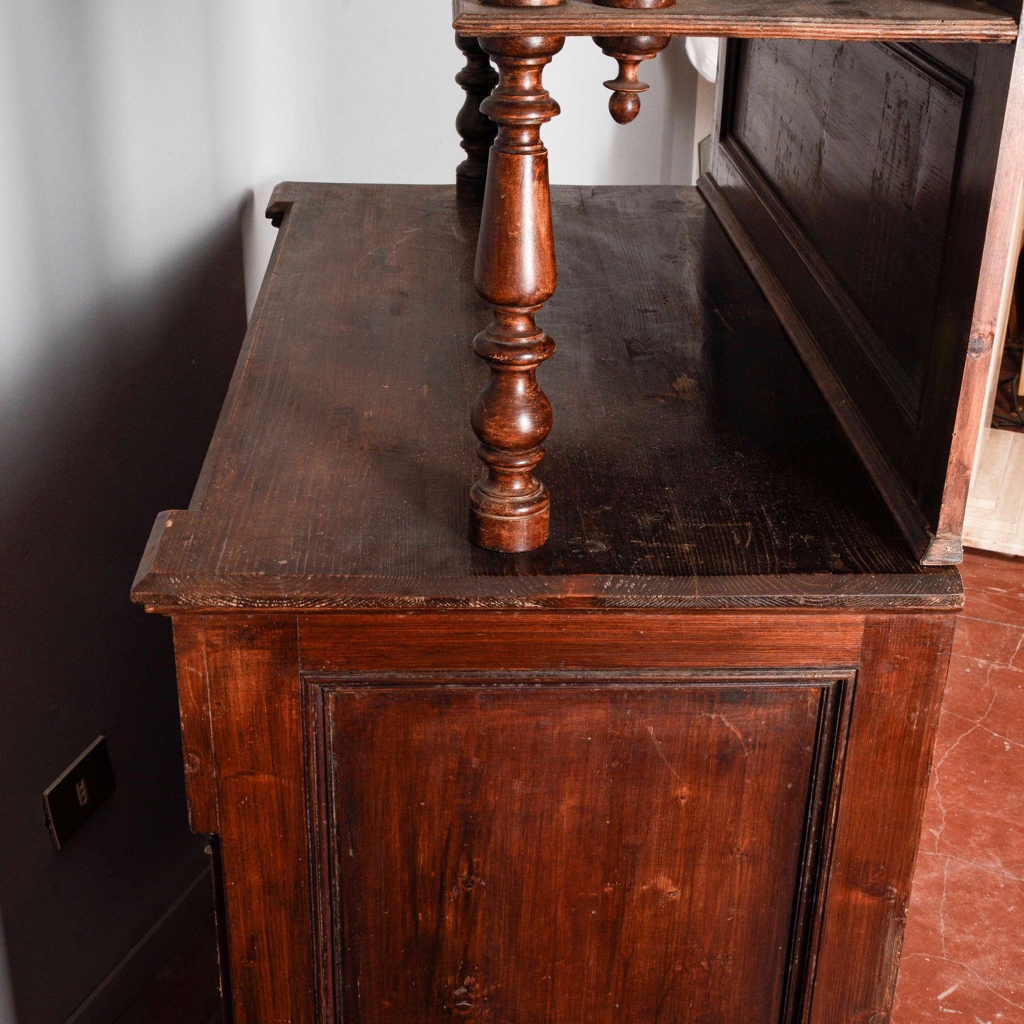 Credenza con piattaia in abete epoca fine XIX secolo