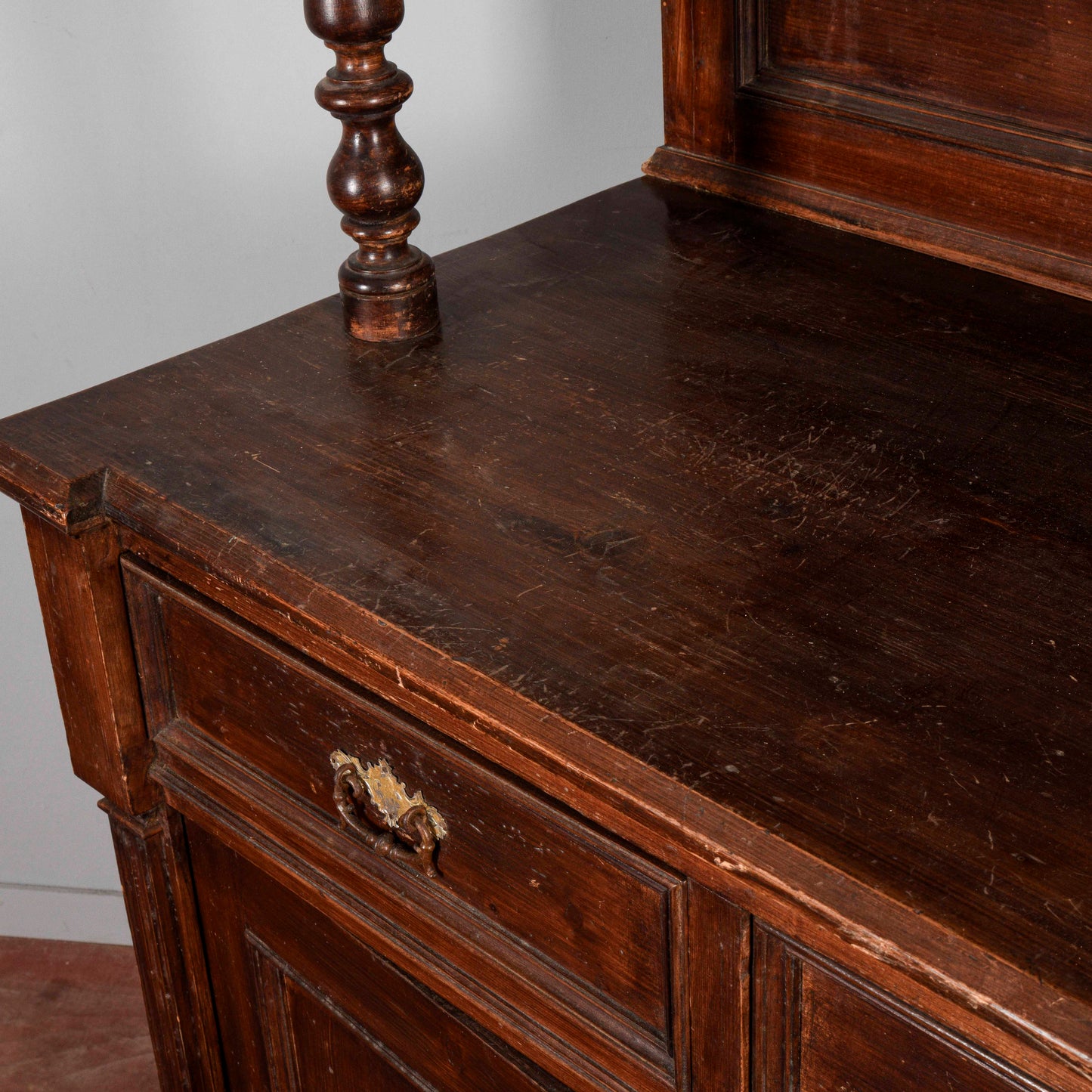 Credenza con piattaia in abete epoca fine XIX secolo