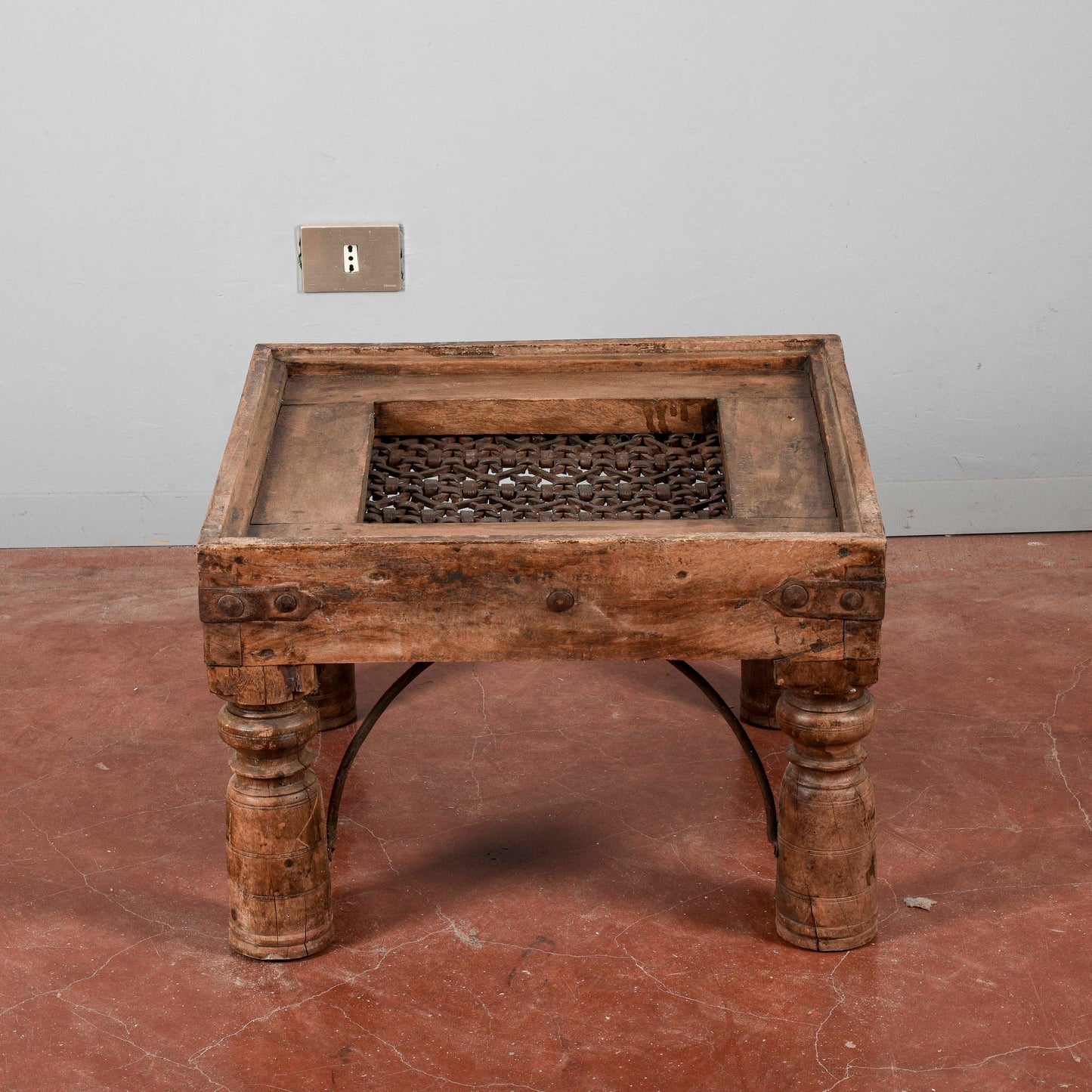 Tavolino da salotto griglia antica di finestra