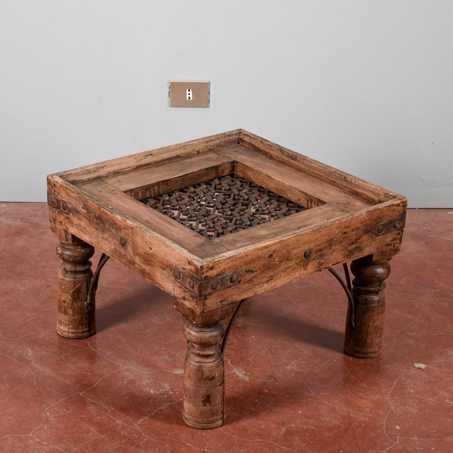 Tavolino da salotto griglia antica di finestra