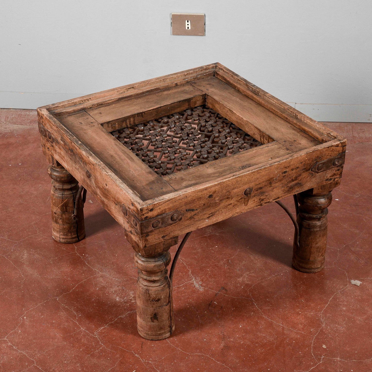 Tavolino da salotto griglia antica di finestra