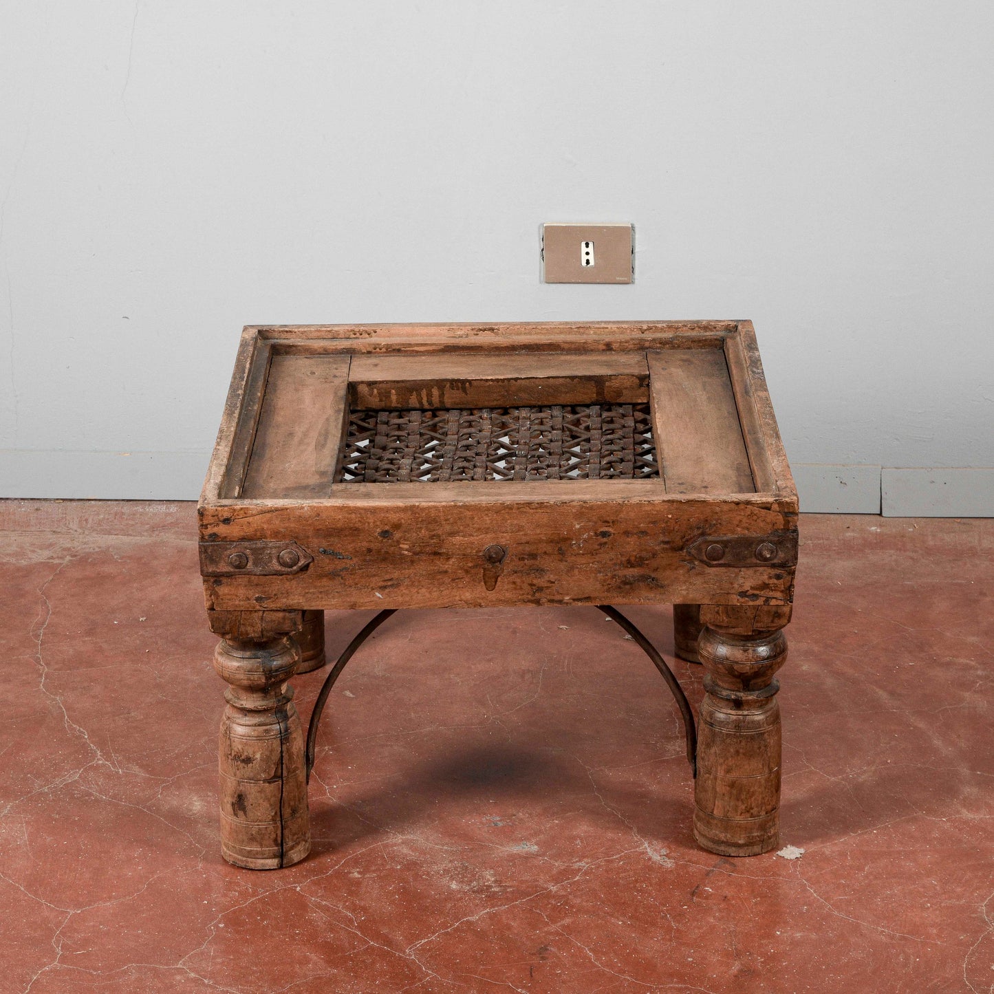 Tavolino da salotto griglia antica di finestra