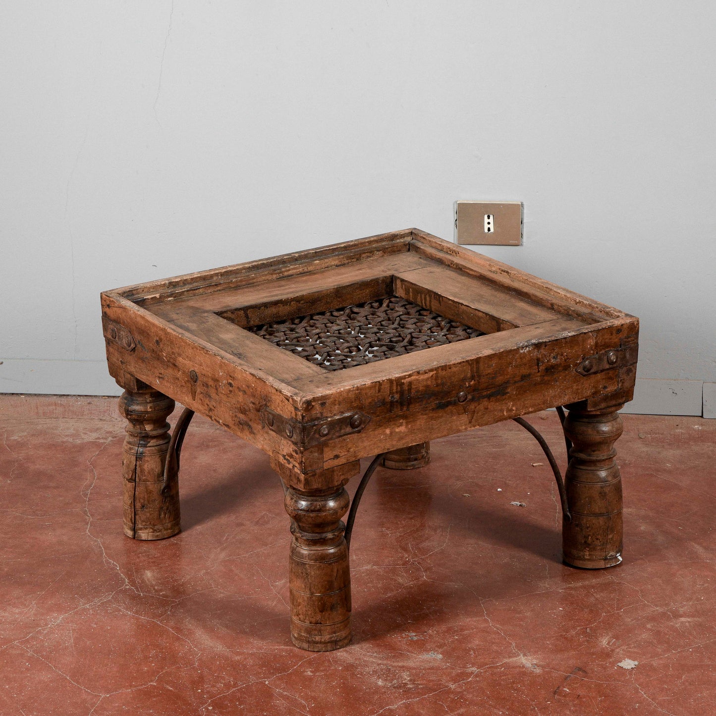 Tavolino da salotto griglia antica di finestra