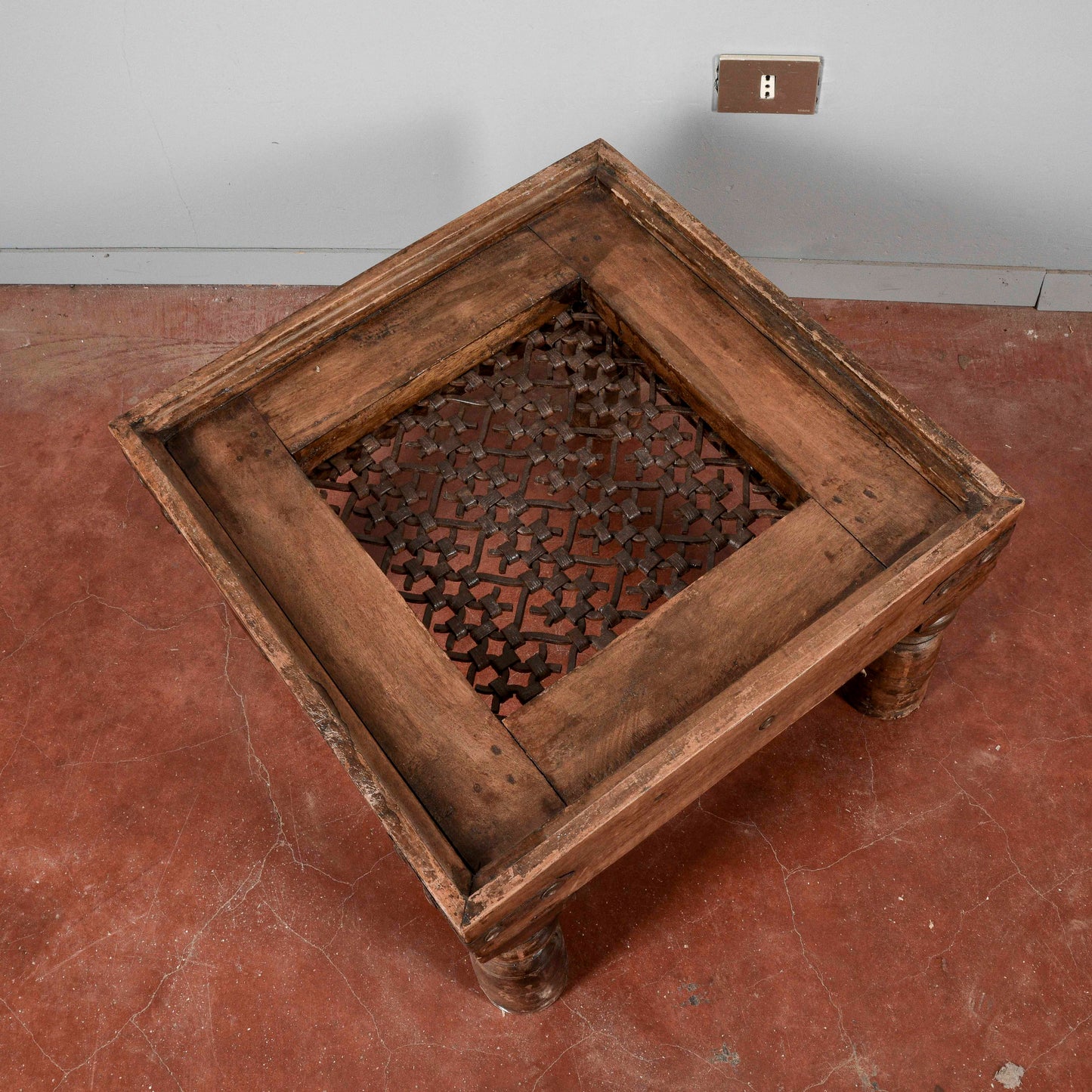Tavolino da salotto griglia antica di finestra