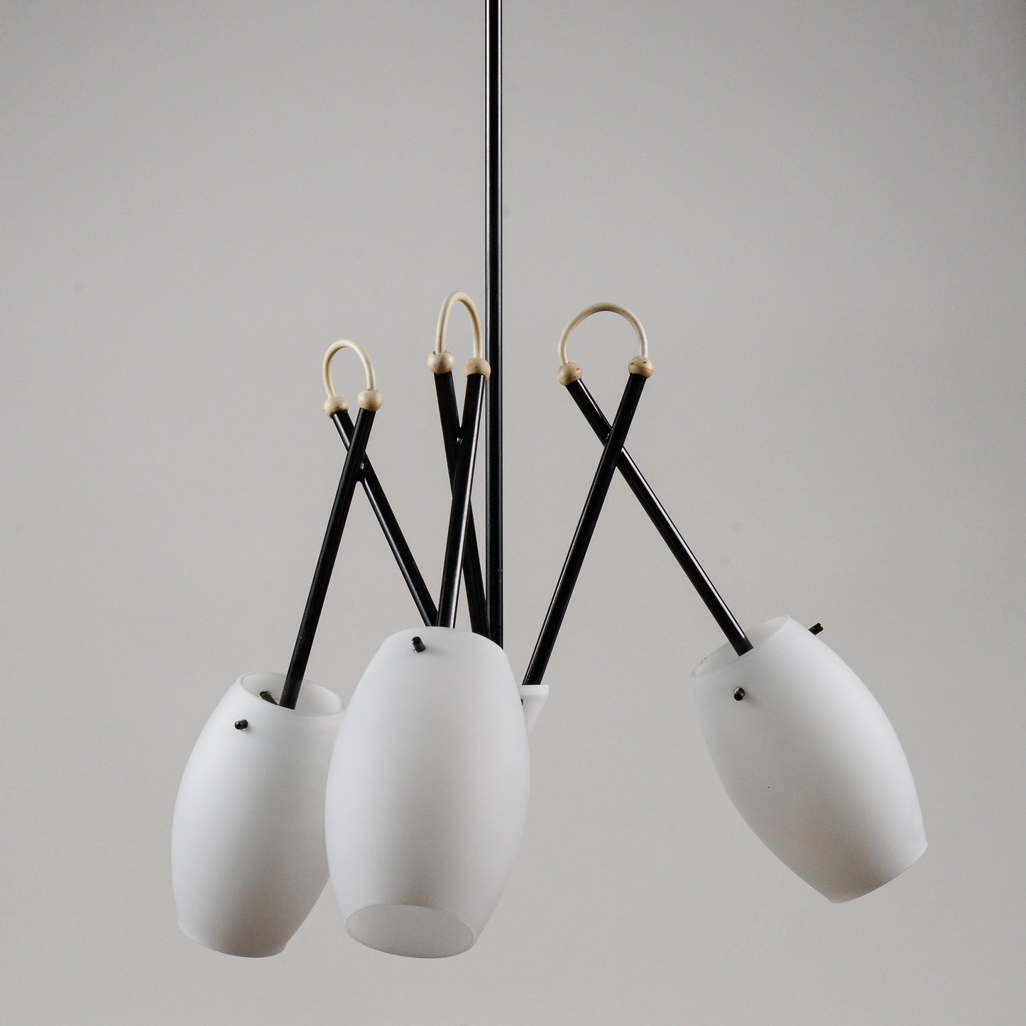 Lampadario vintage restaurato metà secolo stile Stilnovo