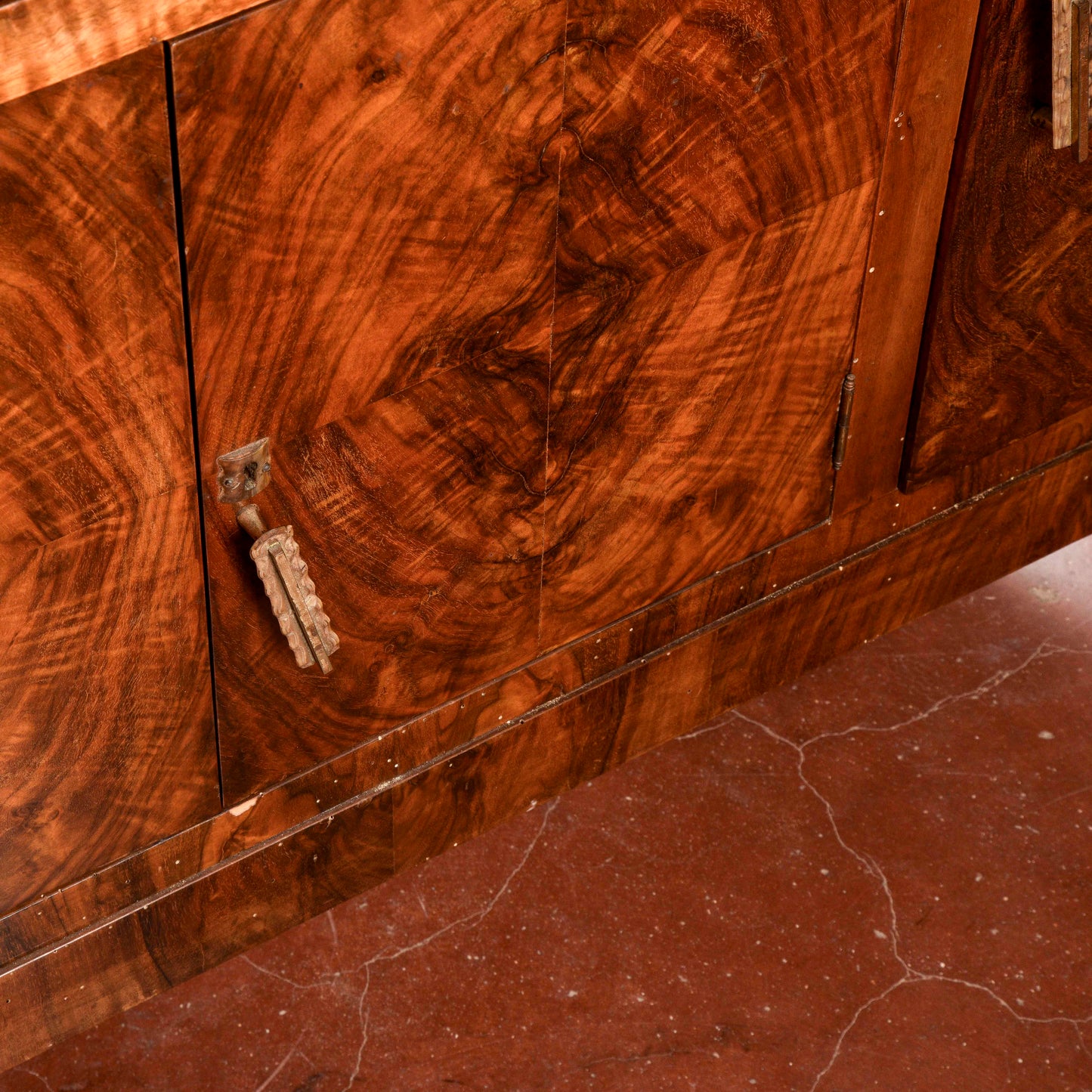 Credenza art déco con specchiera piano in marmo nero venato