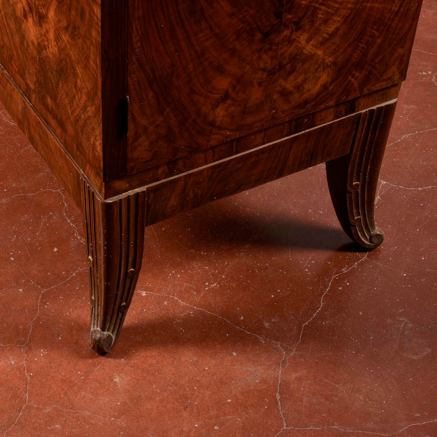 Credenza art déco con specchiera piano in marmo nero venato