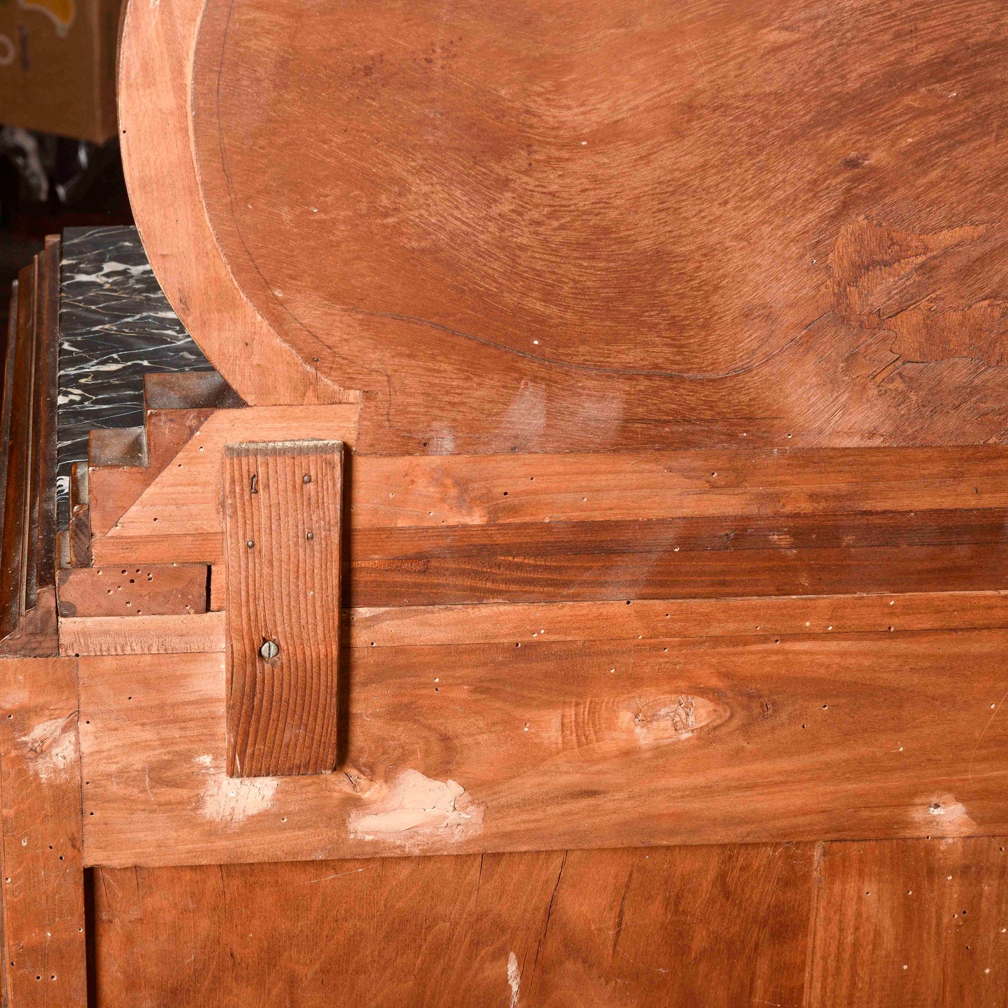 Credenza art déco con specchiera piano in marmo nero venato