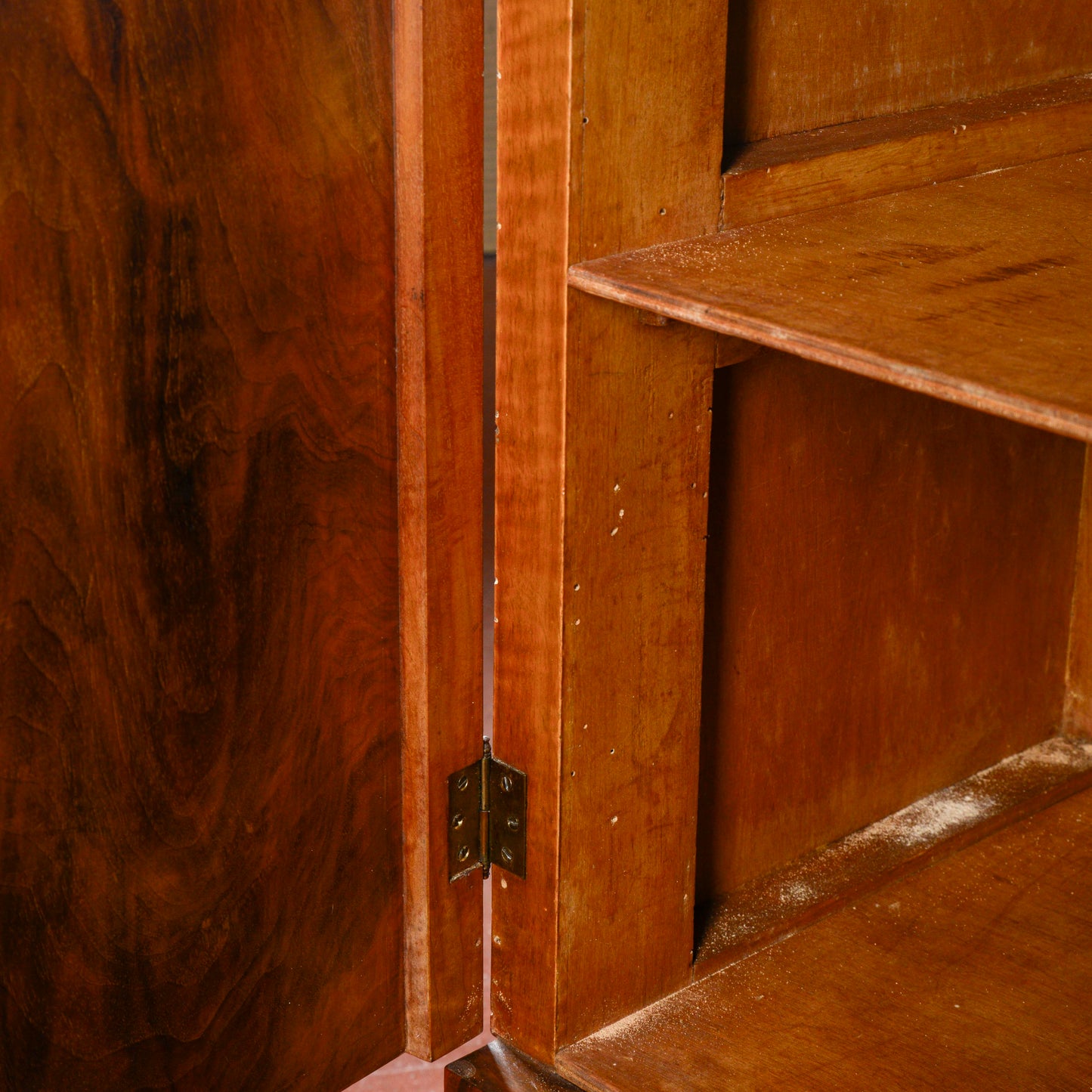 Credenza Art Deco In Radica Di Noce Piano Di Marmo Nero