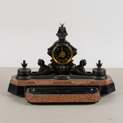 Orologio da camino in bronzo neo egiziano in marmi policromi