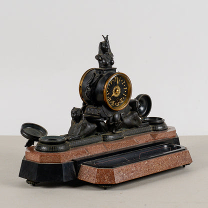 Orologio da camino in bronzo neo egiziano in marmi policromi