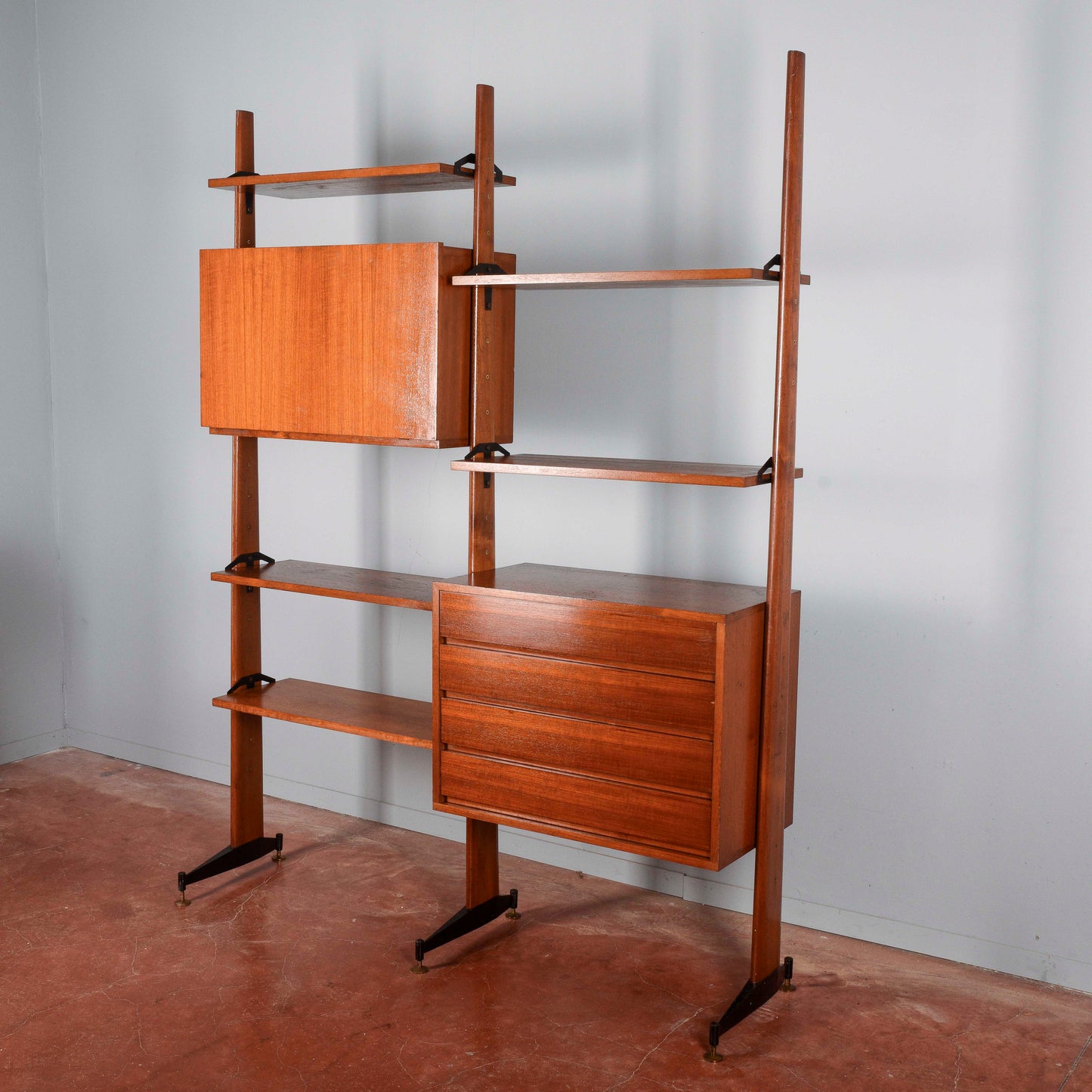 Libreria credenza svedese a giorno vintage