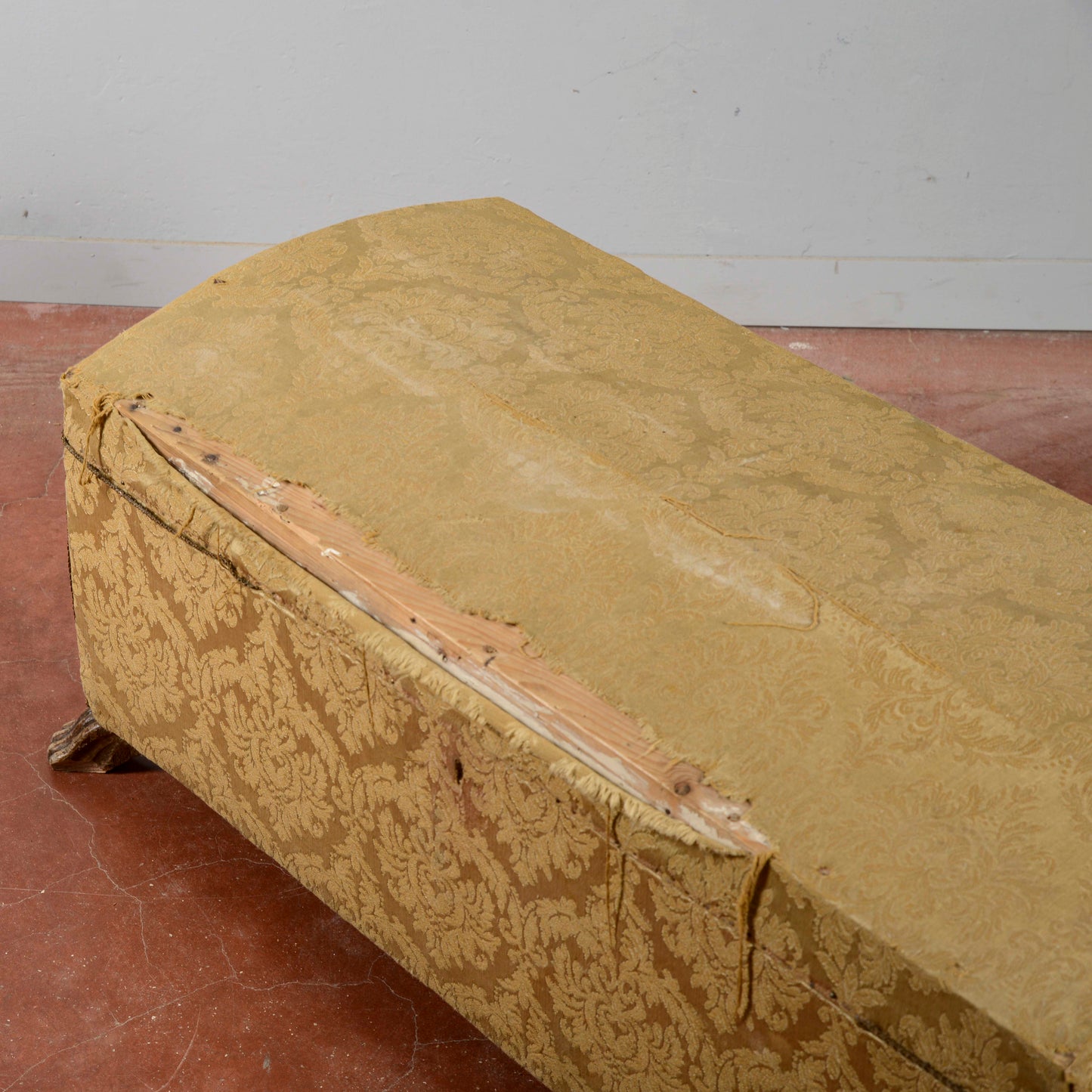baule rivestito da restaurare