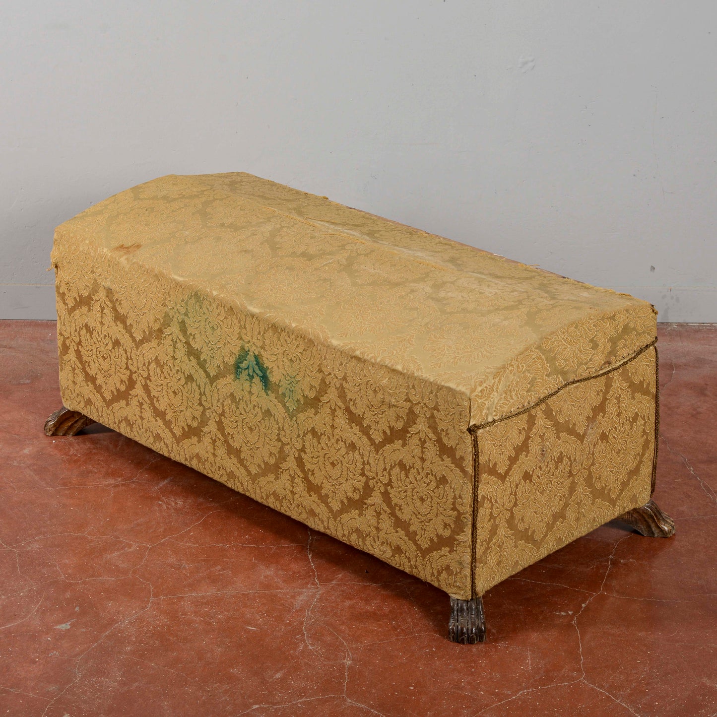 baule rivestito da restaurare