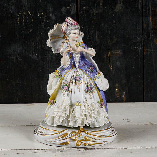 scultura ceramica capodimonte dama con ombrello XX secolo