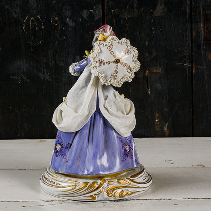 scultura ceramica capodimonte dama con ombrello XX secolo