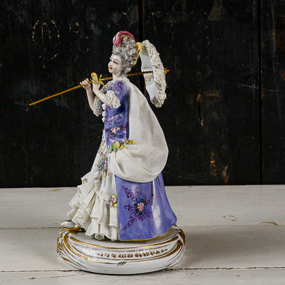 scultura ceramica capodimonte dama con ombrello XX secolo