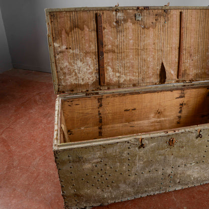 Antico Baule Da Restaurare