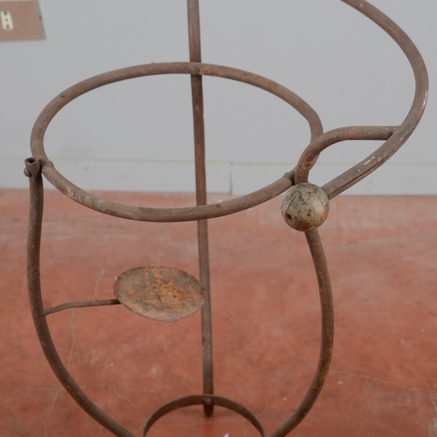 trespolo lavabo in ferro battuto fine XIX secolo
