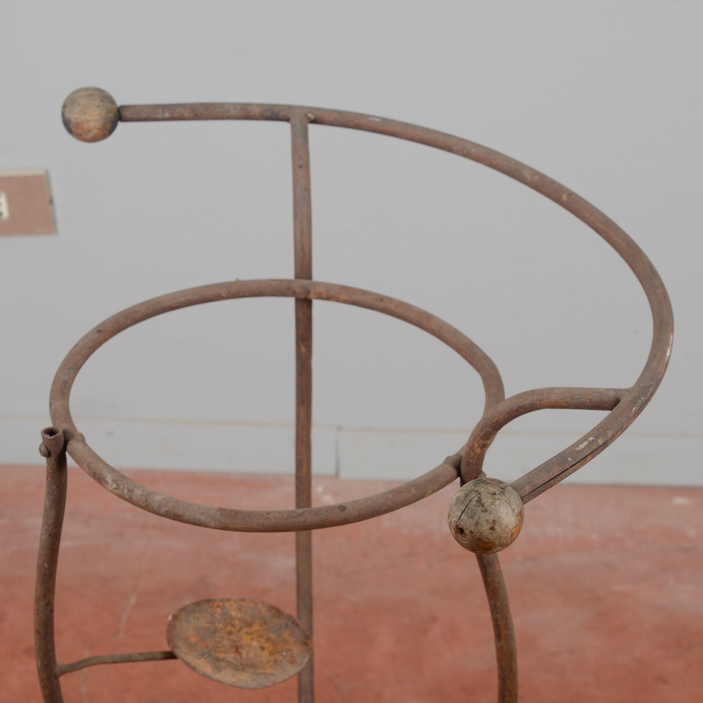 trespolo lavabo in ferro battuto fine XIX secolo