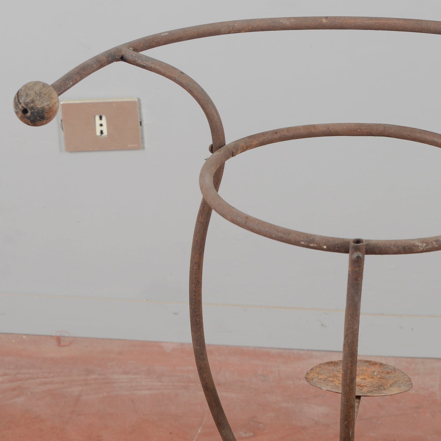 trespolo lavabo in ferro battuto fine XIX secolo