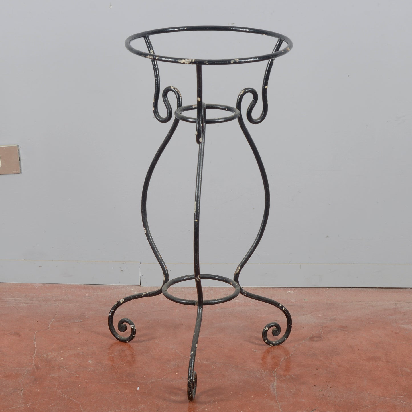 Trespolo lavabo in ferro battuto inizio XX sec